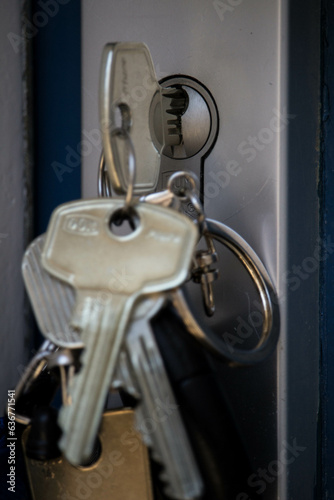 Secure locking mechanism with two keys attached to the handle of a door