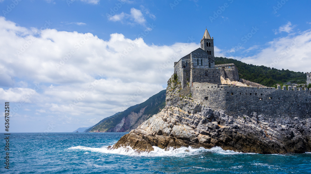 Sommerliche Impressionen und Küstenlandschaft am Cinque Terre an der italienischen Riviera