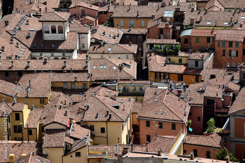 Rote Hausdächer in der Altstadt von Bologna