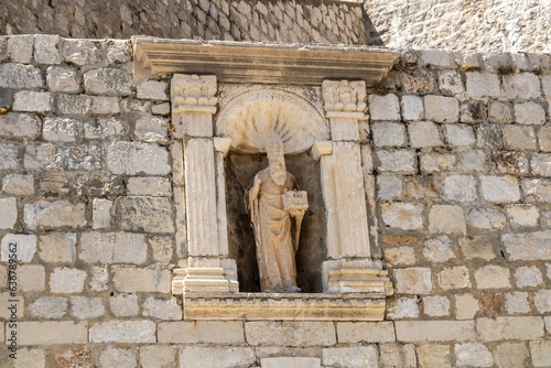 Fotografie Statue of Sveti Vlaho, the patron saint of Dubrovnik, at Ploce Gate