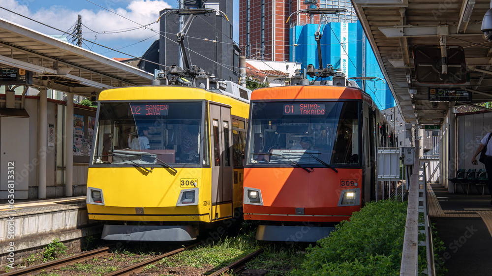 Fototapeta premium 並んだ小さな電車