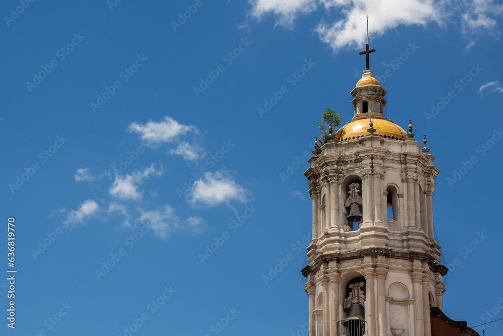 Campanario de la antigua Basílica de Guadalupe en la ciudad de México