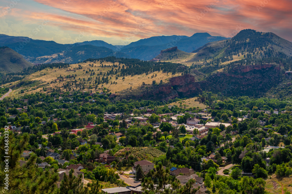 Obraz premium Lyons, Colorado in the Rocky Mountains on a Summer Day