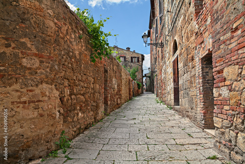 Fototapeta Naklejka Na Ścianę i Meble -  Colle di Val d'Elsa, Siena, Tuscany, Italy: ancient alley in the old town