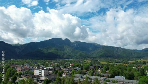 Hyperlapse-panorama of the city of Zakopane with mountains