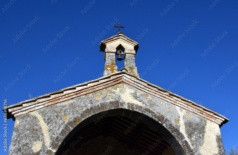 Glockenturm einer Kapelle auf der Isola Bisentina im Bolsenasee