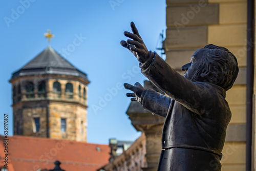 Richard Wagner dirigiert die Bayreuther Festspiele in der historischen Innenstadt photo