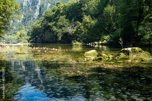 Grotte Oliero, che prendono origine dal fiume Oliero e rappresentano un importante complesso di grotte che attrae molti turisti ogni anno. Si trovano nella valle del fiume brenta.