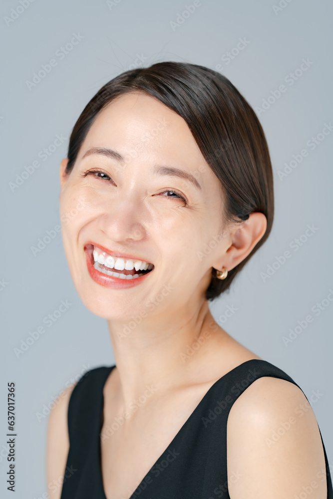 笑顔の女性 笑顔の女性