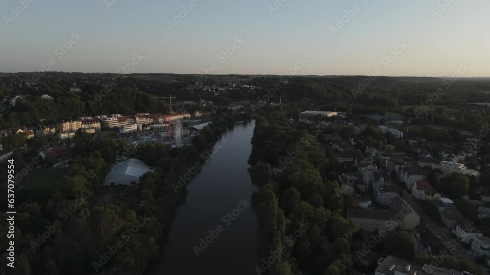 Blick auf Isar, links Dult zu sehen