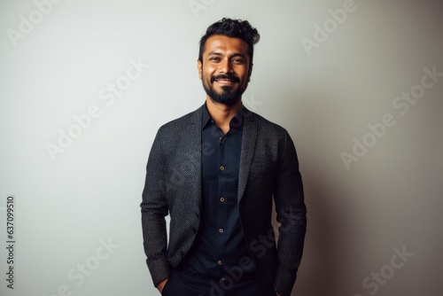 Lifestyle portrait of an Indian man in his 30s in a minimalist background © Eber Braun