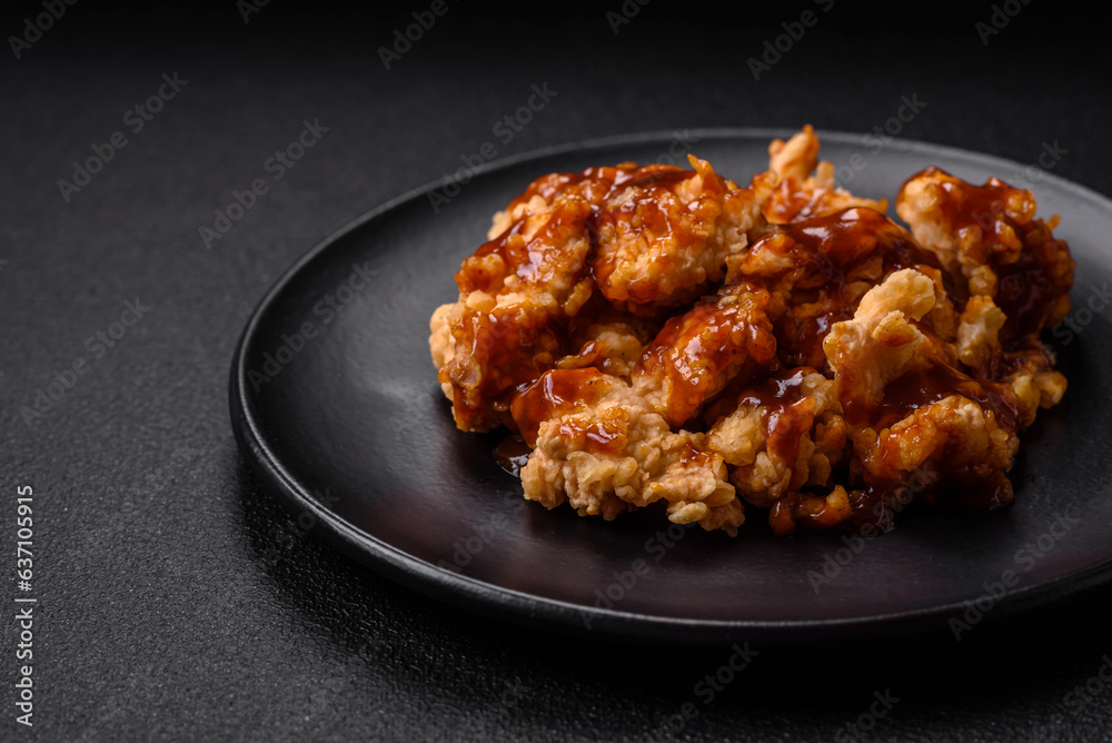 Delicious juicy grilled chicken meat bites with salt, spices and herbs Delicious juicy grilled chicken meat bites with salt, spices and herbs
