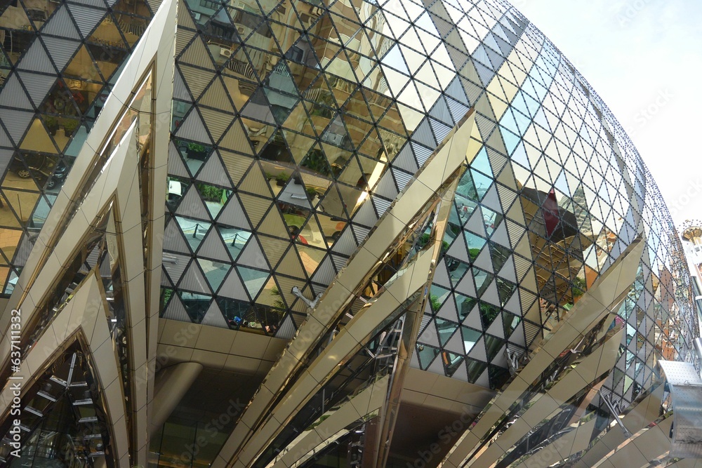 Obraz premium a large building that has some windows in it's middle