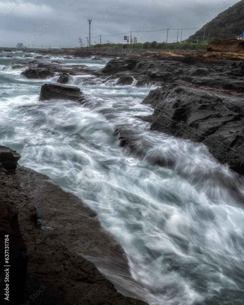 Fototapeta premium 千葉県南房総市 白浜港灯台の朝