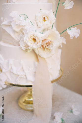Luxury stunning wedding cake 
