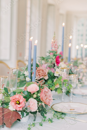 wedding table setting with flowers © Laura