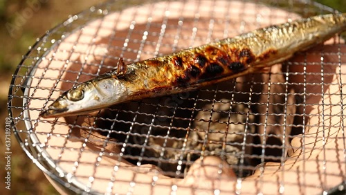 七輪で焼いた食べ頃の秋刀魚