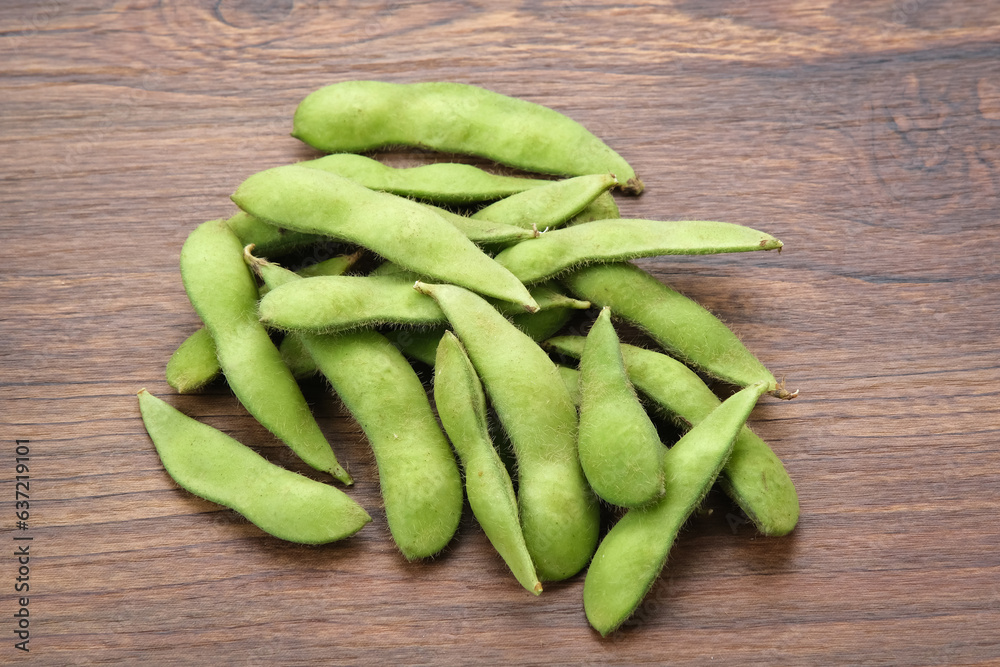 Edamame, fresh green soybeans, food preparation
Edamame, fresh green soybeans, food preparation