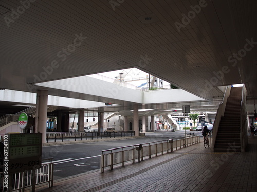 豊田市駅前ペデストリアンデッキ高架下の風景