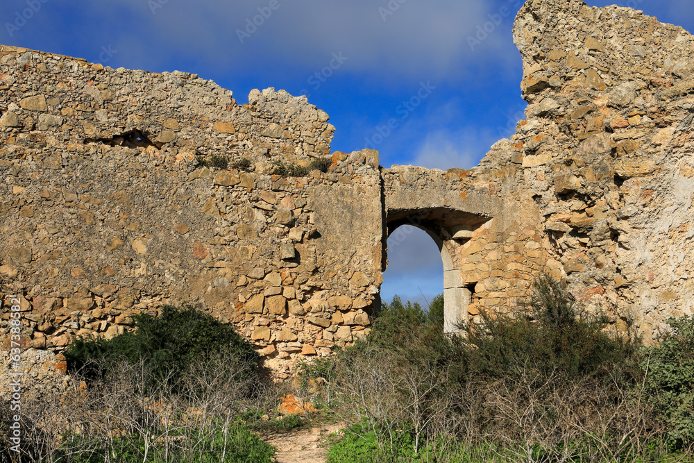 Fototapeta premium Remains of Almadena Fortress at The Algarve coast in Portugal