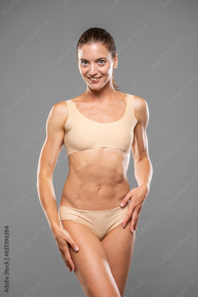 Obraz premium Fitness portrait of young muscular woman in sports underwear