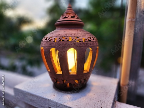 The earthenware jar was adapted to be a lamp for decorating the place. The lanterns are made of terracotta with bulbs illuminated from the inside. The concept of bringing indigenous products to modern