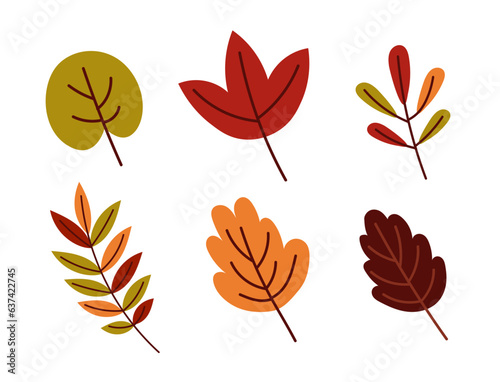 Free vector hand drawn autumn leaves