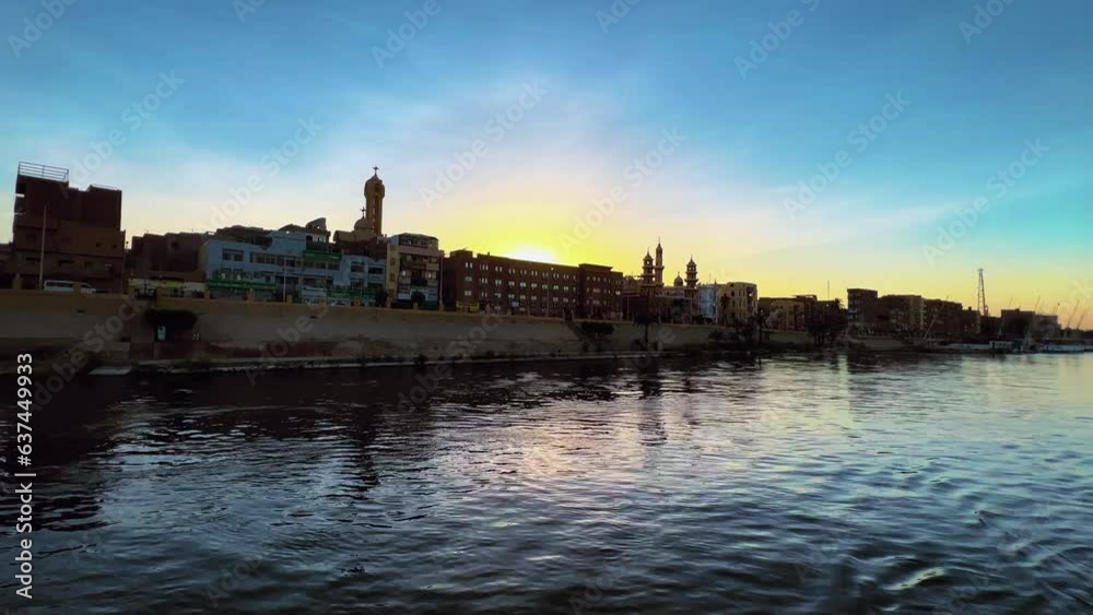 Port of Luxor Elegance: Cruise Ship & Mosque