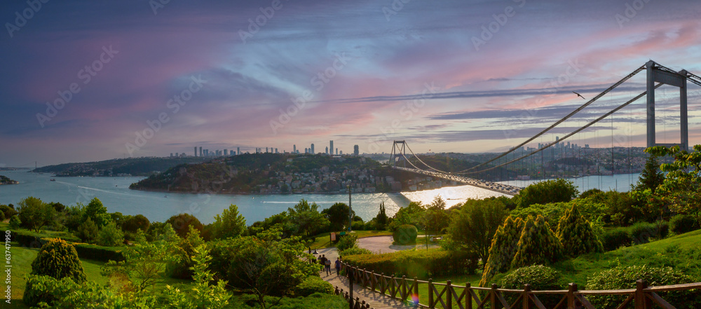 Obraz premium Fatih Sultan Mehmet Bridge view from Otagtepe Park in Istanbul