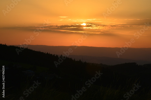 soleil d'aout à son coucher,