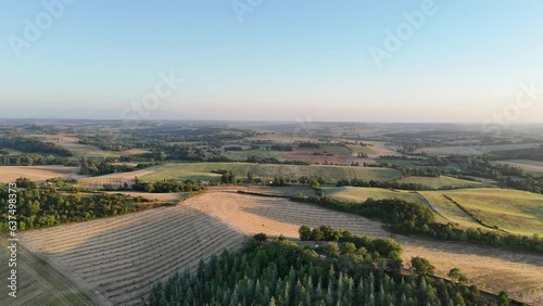 Survol au dessus de la campagne Française dans le Gers  photo
