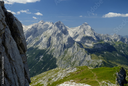 Zauberhaftes Wettersteingebirge mit Hochblassen und Alpspitze photo