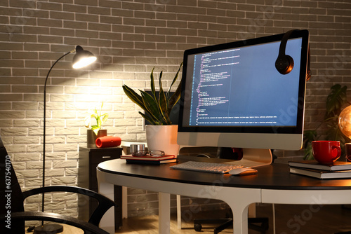 Modern home office workspac...
