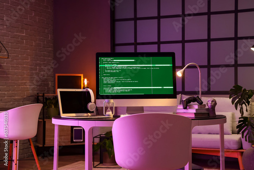 Modern home office workspac...