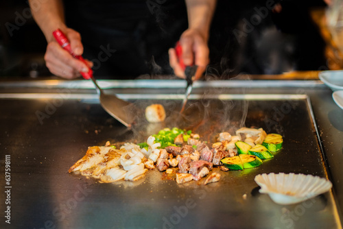 Фотография Chef cooking in Japanese teppanyaki restaurant