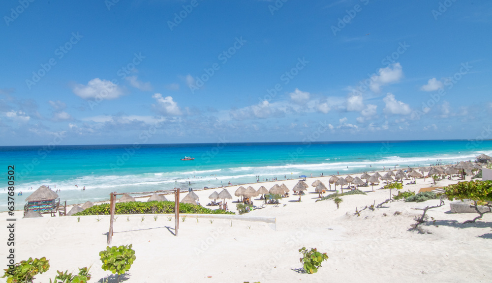 Playa con cielo despejado y vista al mar Playa con cielo despejado y vista al mar
