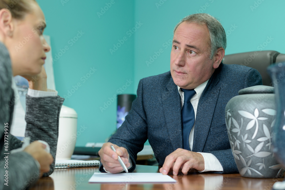 funeral director in meeting with young lady - obrazy, fototapety, plakaty 