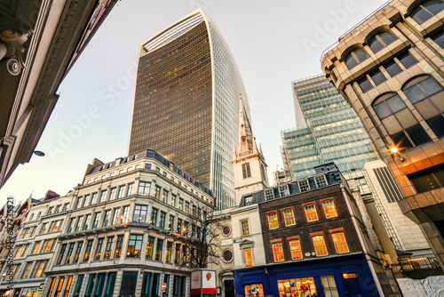 commercial skyscraper in London that takes its name from its address on Fenchurch Street,The Walkie-Talkie photo