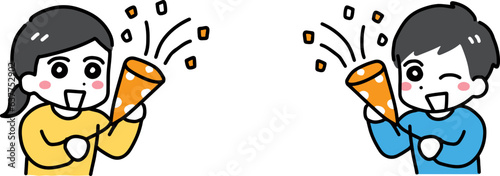 クラッカーを鳴らして笑顔で祝う私服の若い男女(上半身)	