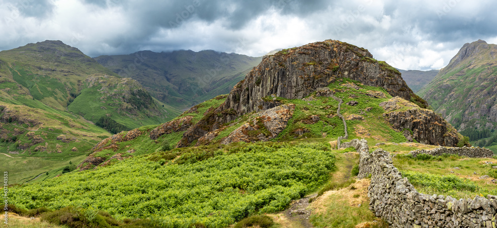 Obraz premium View of Langdale pikes and Side pike, England