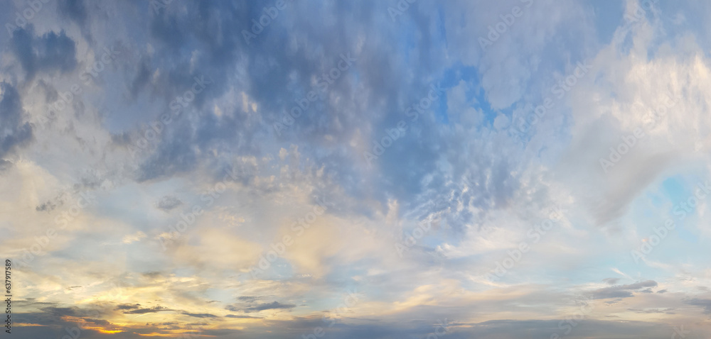 Fototapeta premium Evening sky with cloud, skyline background