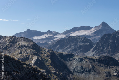 Vista di Cima Fontana e del suo ghiacciaio in Valmalenco ad Agosto 2023, Lombardia, Italia