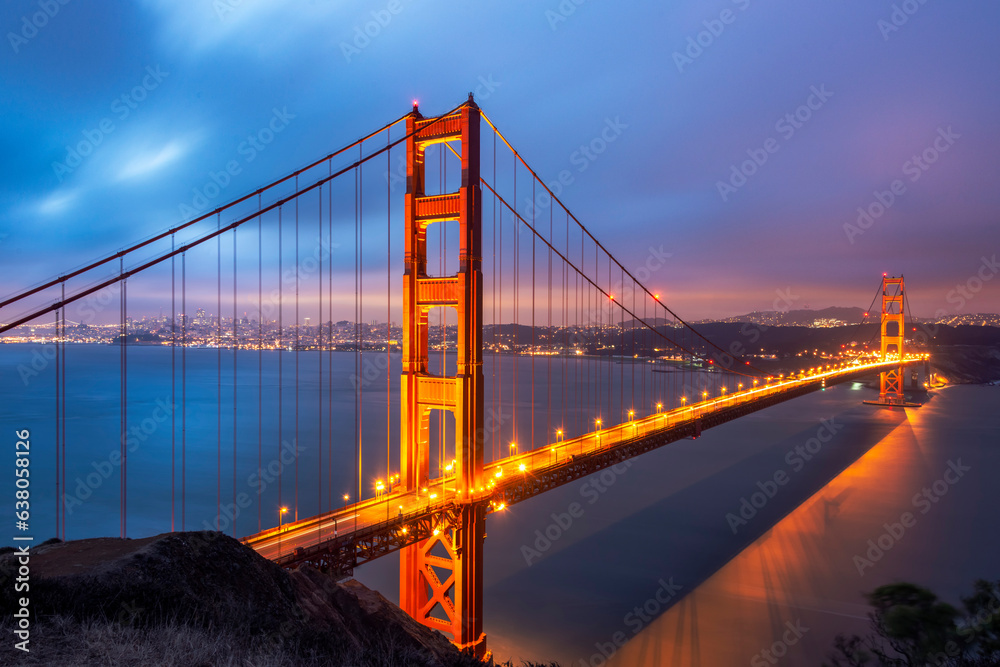 Fototapeta premium Golden Gate Bridge at night,.San Francisco.California,USA