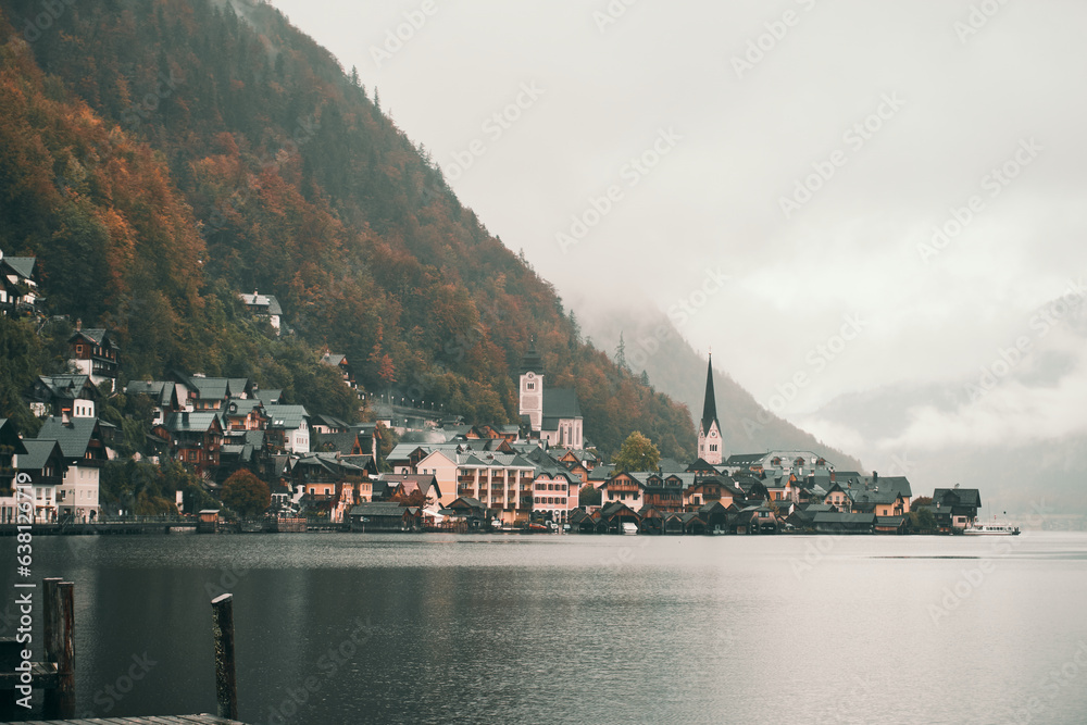 Hallstatt Ansicht von der anderen Seite des Hallstätter Sees