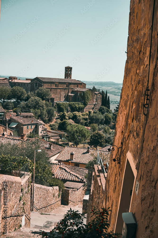 Weinstadt Montalcino im Val d'Orcia bei Siena in der Toskana, Italien