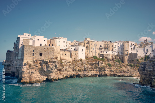 Fototapeta Naklejka Na Ścianę i Meble -  Polignano a Mare Panoramaansicht in Apulien im Süden von Italien