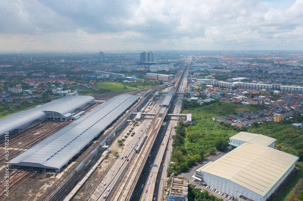 Obraz premium Aerial view of Bangkok Railway terminal station, BTS with skyscraper buildings in urban city, Bangkok downtown skyline, Thailand. Cars on traffic street road on highways.