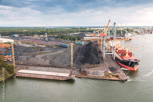 Obraz na płótnie Cargo port in Poland. Coal handling. w salonie