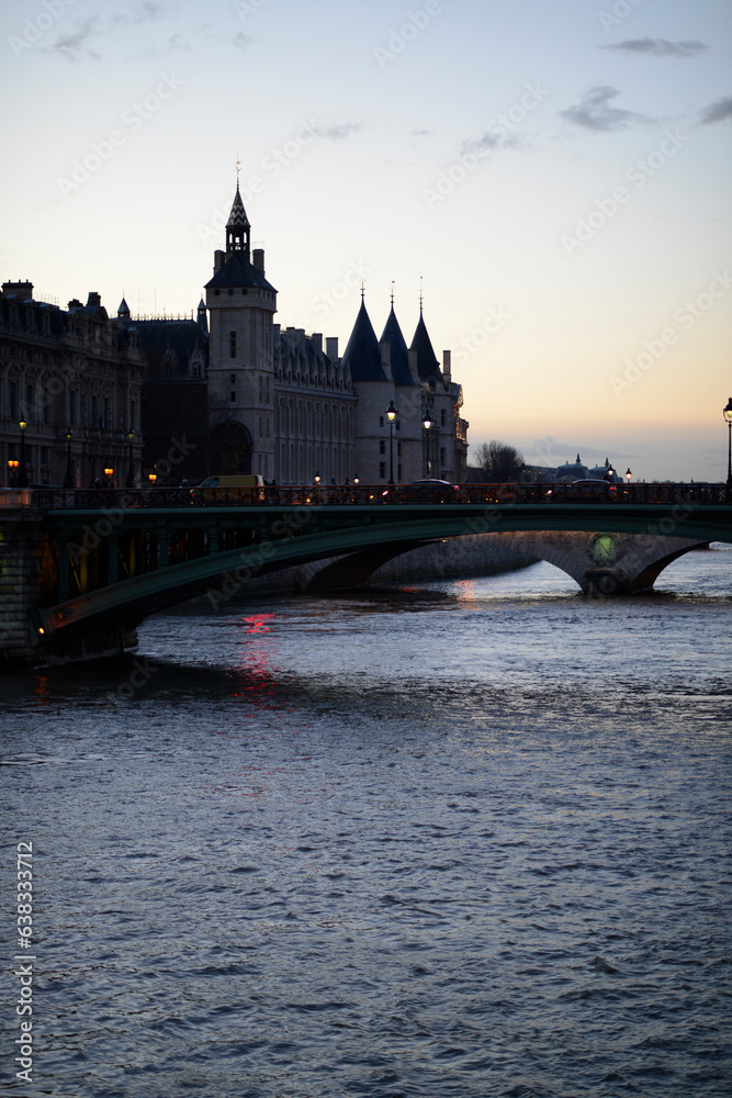 Fototapeta premium Dusk in Paris,Seine River,
