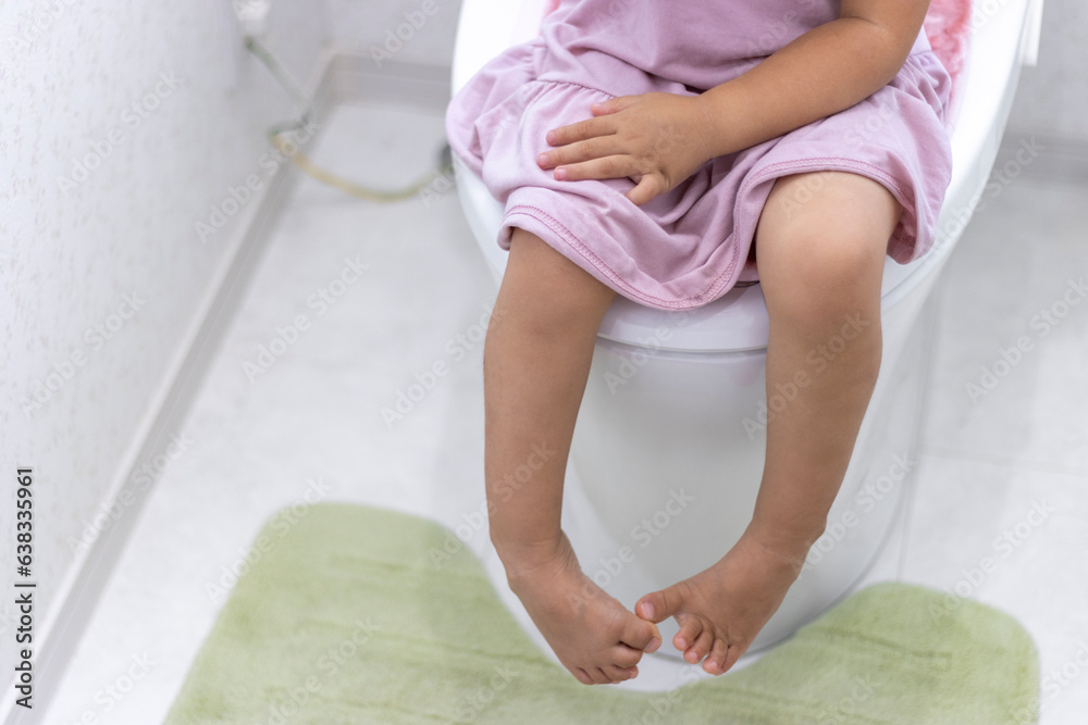 トイレトレーニングをする女の子のイメージ